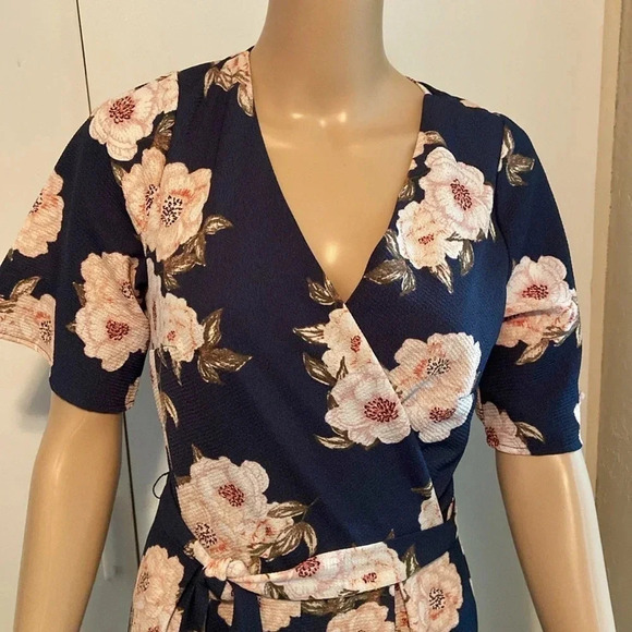 Trixxi jumpsuit, size small blue floral, shirt sleeve - Picture 2 of 10